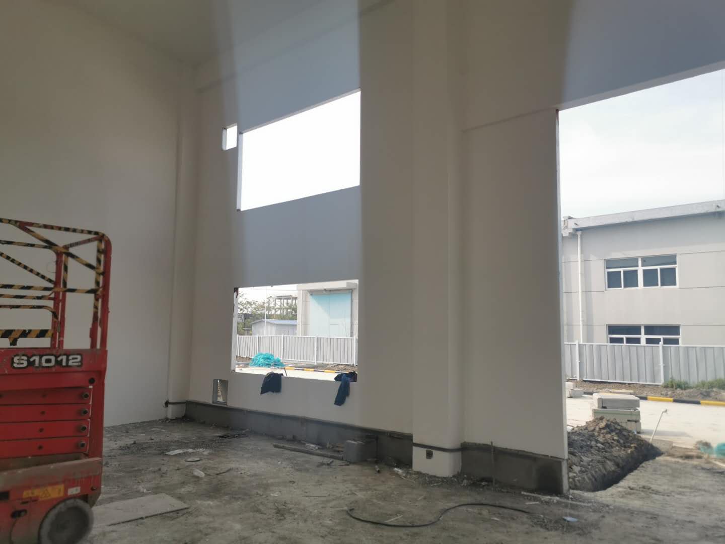 <a href='http://www.versicherungenratgeber.com' target='_blank'>泄爆墙</a>施工